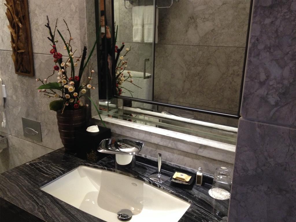 Отель Beijing Ruyuan Courtyard Экстерьер фото