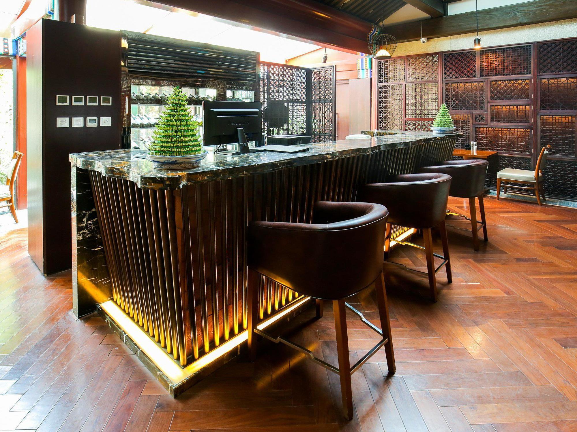 Отель Beijing Ruyuan Courtyard Экстерьер фото